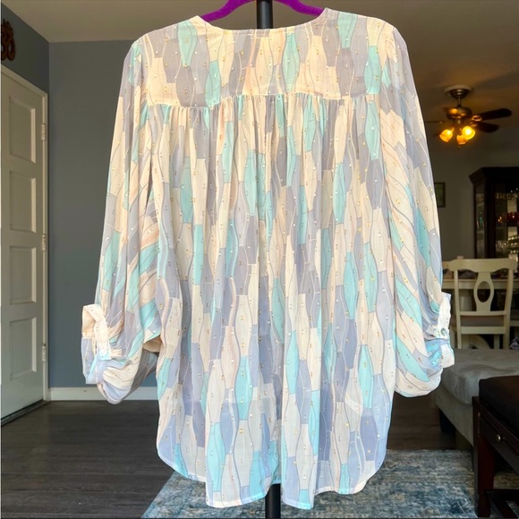 Lovestitch Hi-Lo Pastel Colored Blouse - Picture 4 of 15